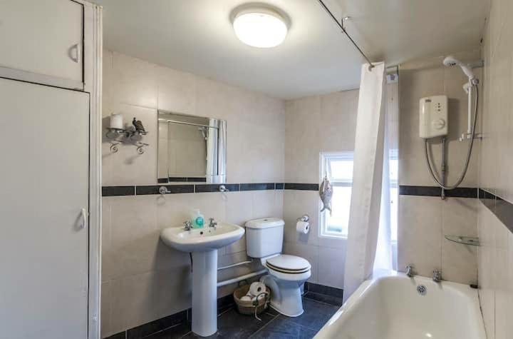 Manorbier Castle Inn Sunset Room Buitenkant foto